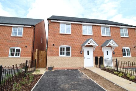 Falls Green Avenue, 2 bedroom Semi Detached House to rent, £975 pcm