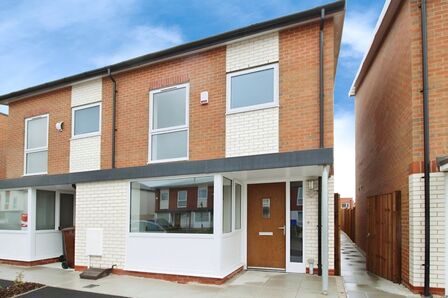 3 bedroom Semi Detached House to rent