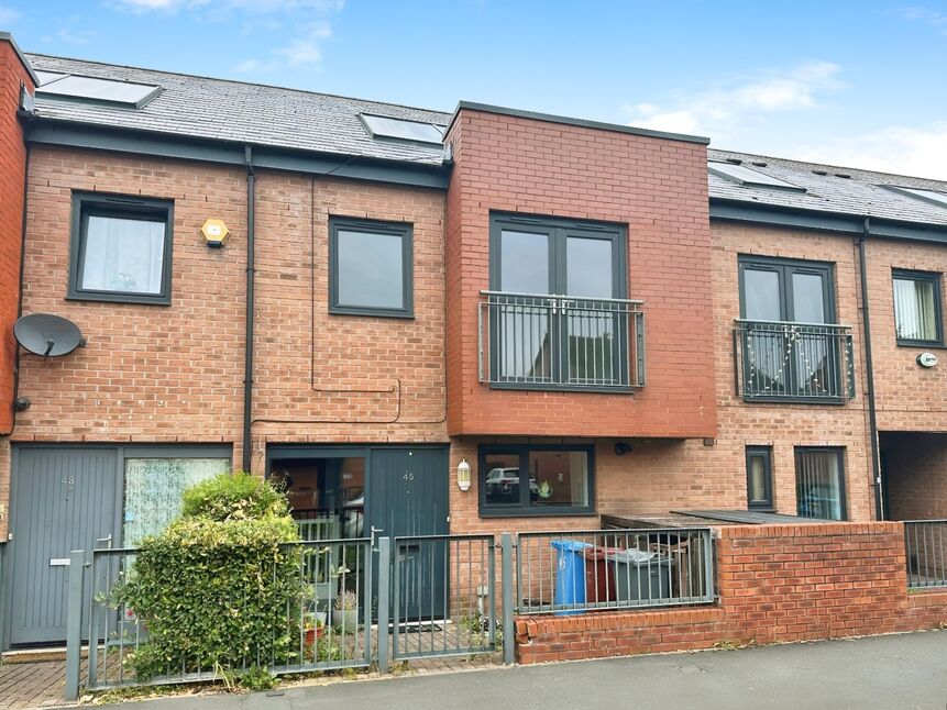 3 bedroom Mid Terrace House for sale