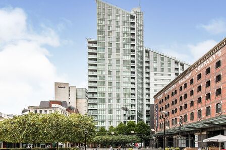 Watson Street, 2 bedroom  Flat to rent, £1,800 pcm