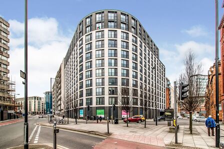Piccadilly Place, 2 bedroom Flat to rent, &pound;1,695 pcm