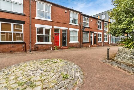 Evans Street, 2 bedroom Mid Terrace House to rent, £1,100 pcm