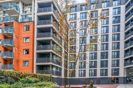 Piccadilly Place, 2 bedroom  Flat to rent, £1,550 pcm