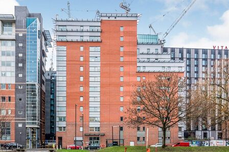 Montana House, 2 bedroom  Flat to rent, £1,000 pcm