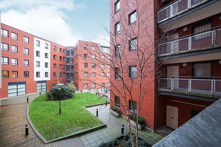 Blantyre Street, 2 bedroom  Flat to rent, £1,250 pcm