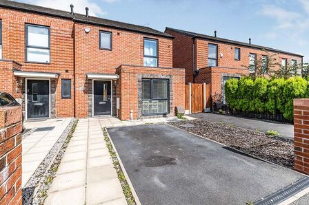 Garforth Avenue, 3 bedroom Semi Detached House to rent, &pound;1,700 pcm