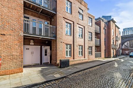 Barton Street, 2 bedroom Flat to rent, &pound;1,350 pcm