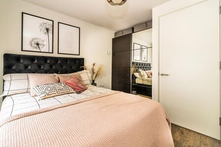 Ellesmere Street, 2 bedroom Mid Terrace House to rent, £1,650 pcm