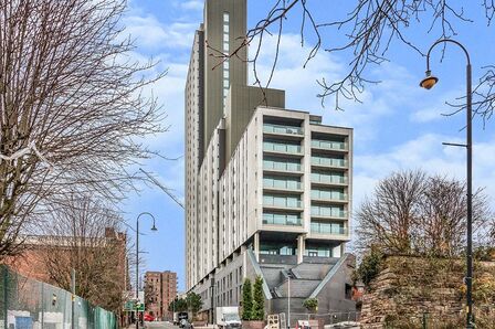 Oxygen Tower, 2 bedroom  Flat to rent, £1,700 pcm
