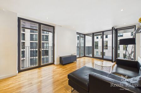 Piccadilly Place, 3 bedroom Flat to rent, &pound;1,900 pcm