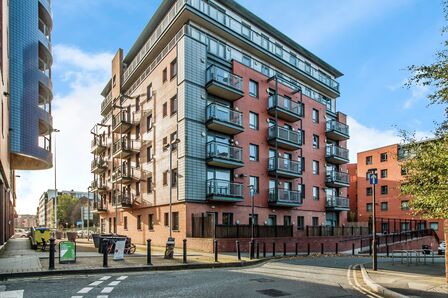 Blantyre Street, 2 bedroom  Flat to rent, £1,100 pcm