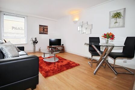 Whitworth Street West, 1 bedroom  Flat to rent, £1,100 pcm