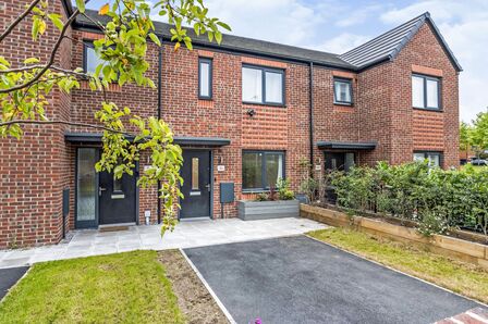 Redcliffe Drive, 2 bedroom Mid Terrace House to rent, £1,500 pcm