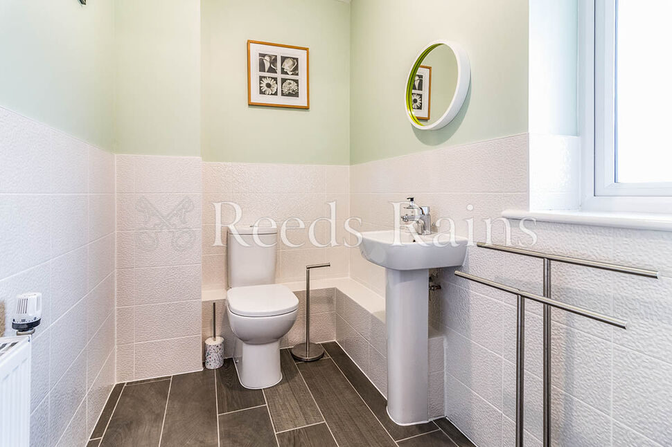 3 bedroom Mid Terrace House for sale, Skerry Close, Manchester, M13 £