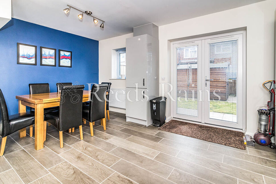3 bedroom Mid Terrace House for sale, Skerry Close, Manchester, M13 £
