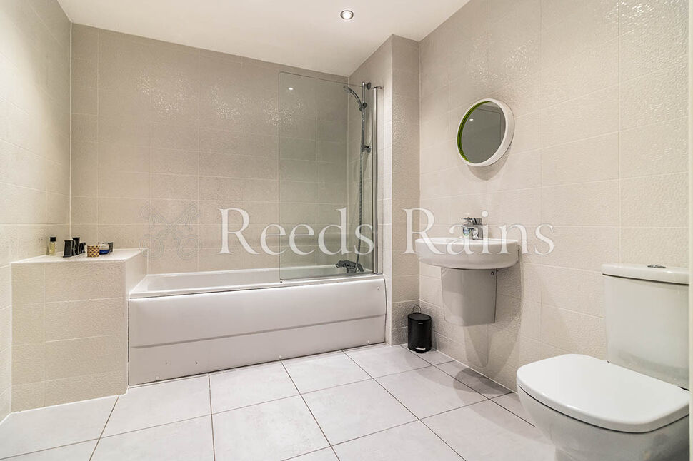 3 bedroom Mid Terrace House for sale, Skerry Close, Manchester, M13 £