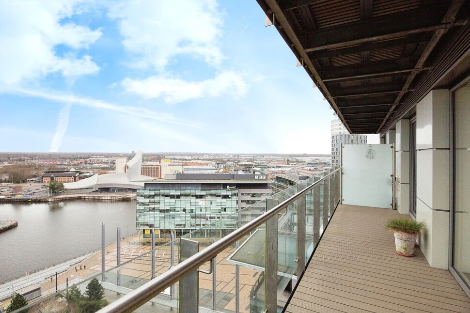 2 bedroom Flat for sale, Pink, Media City UK, M50 £250,000