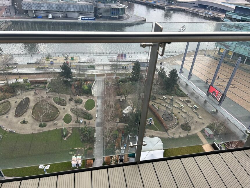 2 bedroom Flat for sale, Pink, Media City UK, M50 £250,000