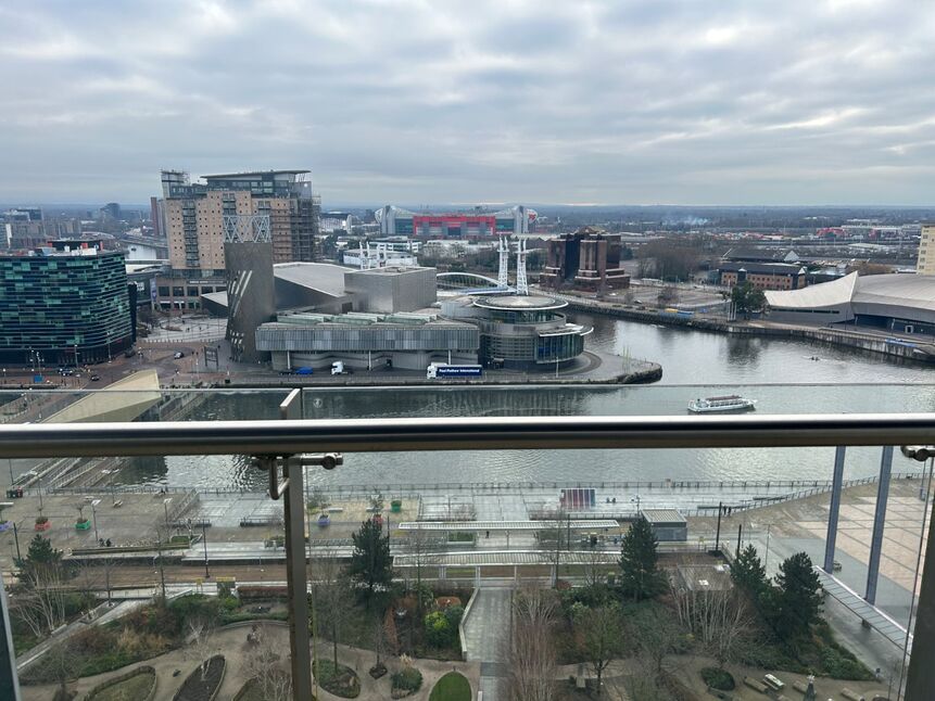 2 bedroom Flat for sale, Pink, Media City UK, M50 £250,000