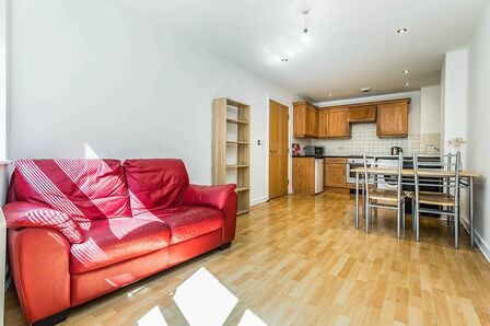 Princess Street, 2 bedroom  Flat for sale, £190,000