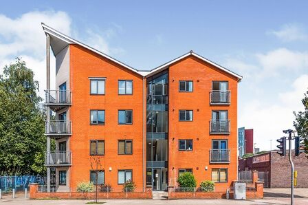 Stretford Road, 2 bedroom Flat to rent, &pound;1,500 pcm