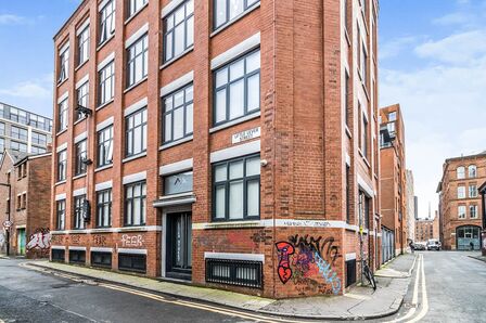 Little Lever Street, 1 bedroom  Flat to rent, £1,050 pcm