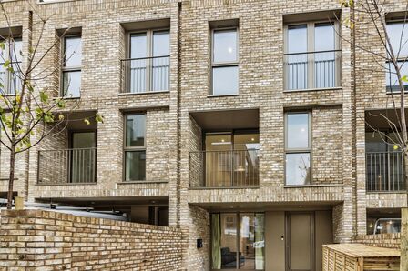 Snell Street, 4 bedroom Mid Terrace House to rent, £2,400 pcm