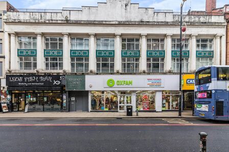 2 bedroom Flat for sale