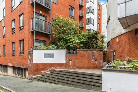 Ludgate Hill, 2 bedroom  Flat to rent, &pound;1,175 pcm