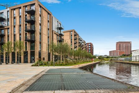 Lockside Lane, 1 bedroom  Flat for sale, £195,000