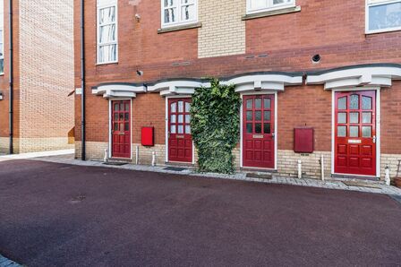 William Jessop Court, 2 bedroom Mid Terrace House to rent, &pound;1,600 pcm