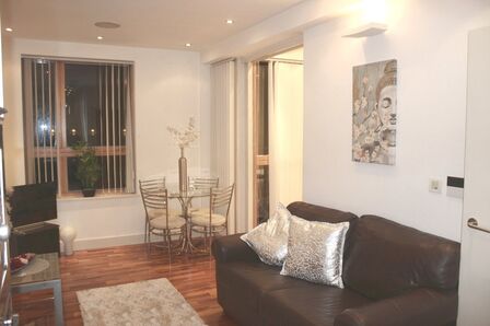 Whitworth Street West, 1 bedroom  Flat to rent, £1,150 pcm