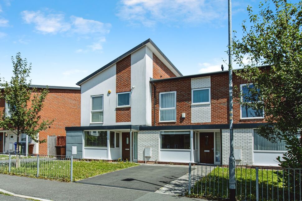3 bedroom Mid Terrace House for sale