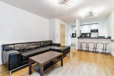 Lower Ormond Street, 2 bedroom  Flat to rent, £1,400 pcm