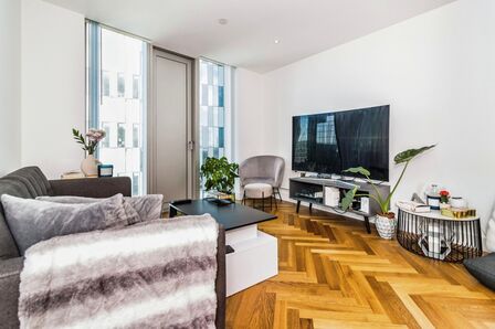 Owen Street, 1 bedroom  Flat to rent, £1,600 pcm