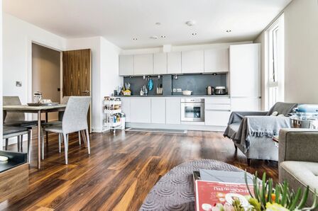 Regent Road, 2 bedroom  Flat for sale, £290,000