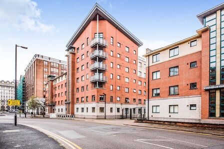 Great Bridgewater Street, 2 bedroom Flat to rent, &pound;1,200 pcm