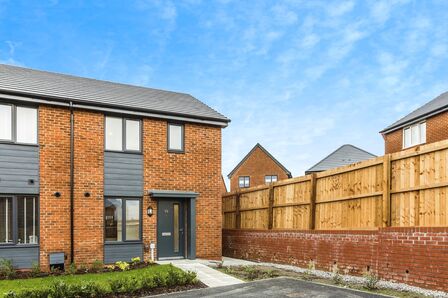 Boulter Close, 3 bedroom End Terrace House to rent, £1,495 pcm