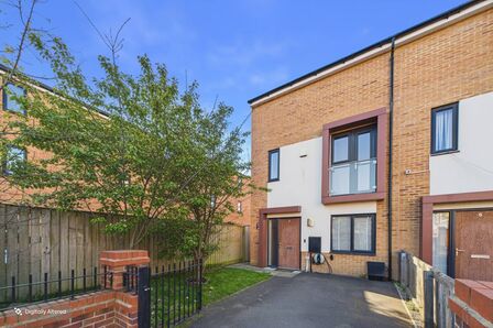 Deanwater Close, 3 bedroom End Terrace House to rent, &pound;1,795 pcm