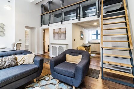 Cotton Street, 2 bedroom  Flat for sale, £300,000