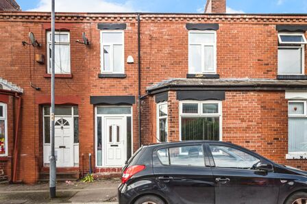 Swayfield Avenue, 3 bedroom Mid Terrace House for sale, £175,000