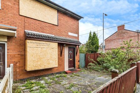 Brackley Avenue, 2 bedroom End Terrace House for sale, £175,000