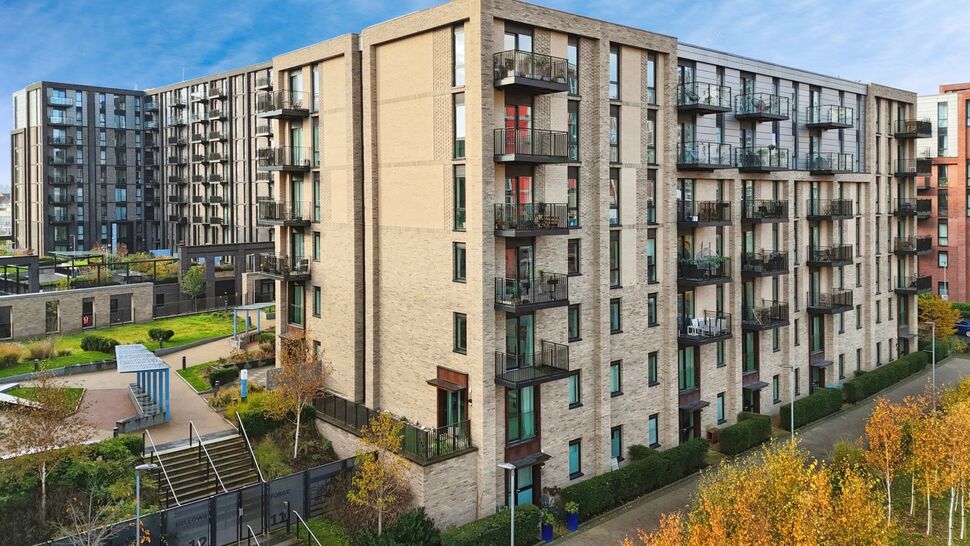 Main image of 2 bedroom  Flat for sale, Lockside Lane, Salford, Greater Manchester, M5