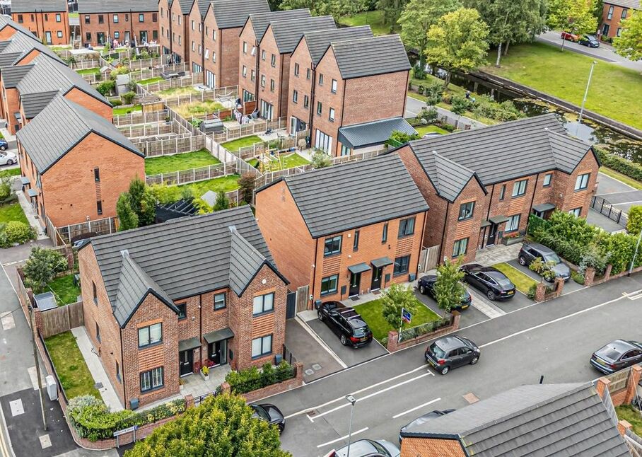 Main image of 3 bedroom Semi Detached House for sale, Redcliffe Drive, Manchester, M4