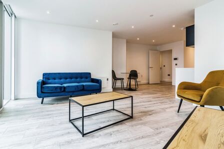 Silvercroft Street, 2 bedroom Flat to rent, &pound;1,800 pcm
