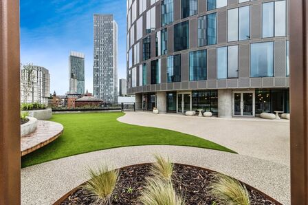 Silvercroft Street, 2 bedroom Flat to rent, &pound;1,850 pcm