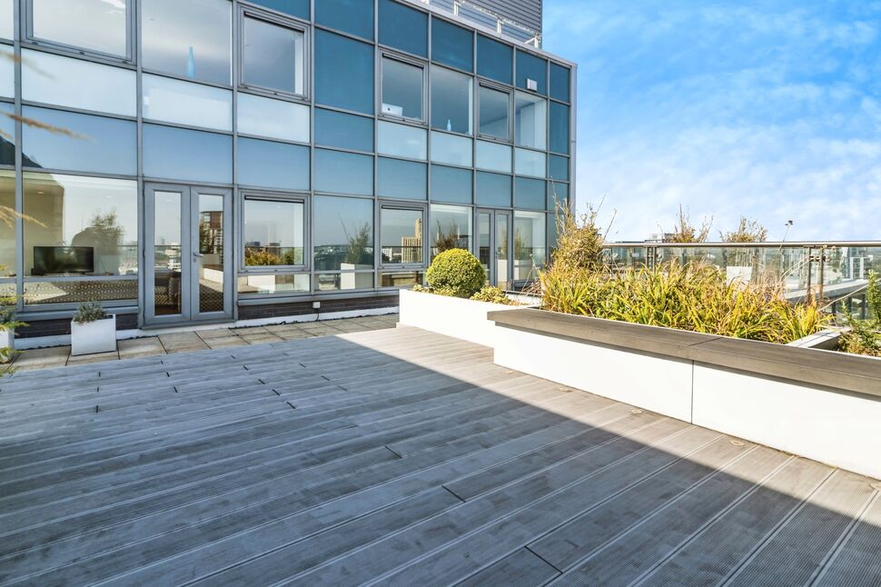 Main image of 2 bedroom Flat for sale, The Quays, Salford, M50