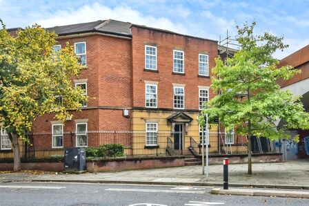 Liverpool Road, 1 bedroom  Flat to rent, £1,050 pcm