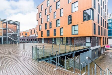 Advent Way, 2 bedroom Flat for sale, &pound;220,000