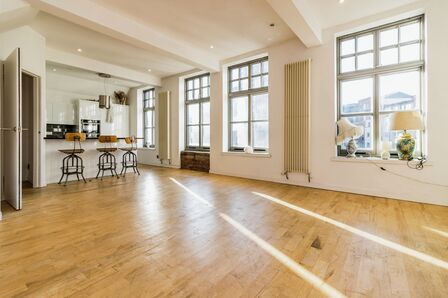 Bloom Street, 2 bedroom  Flat for sale, £280,000